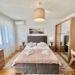 Apartment In Crikvenica 44144