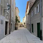 Cozy Studio Apartment In The Heart Of Old Town Rab