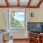Valdarke Sea View Apartment - Happy Rentals