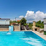 Cozy Apartment In Dobrinj, Otok Krk With Kitchen