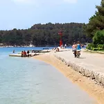 Apartments By The Sea Cres - 21117