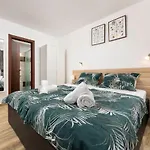Apartment Antonio By El-Pi Tours