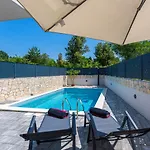 Villa Larus With Private Pool