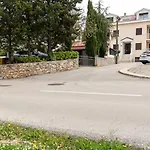 Apartment Vitko Near The Beach With Private Parking & Grill Station