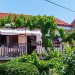 Apartments By The Sea Barbat, Rab - 4977