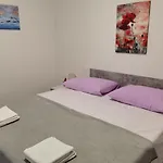 Apartman Rab-Palit