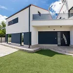 Villa Veroniq Z Bazenom & Jacuzzi