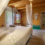 Charming Holiday House In Velika Lesnica