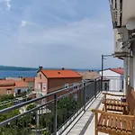 Apartments And Room Mira