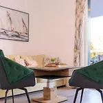 Comfortable 2 Bedroom Apartment Marina Close To Beach