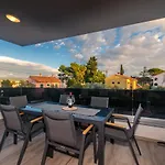 Comfortable 2 Bedroom Apartment Marina Close To Beach
