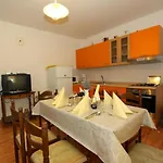 Apartments With A Parking Space Kampor, Rab - 17873