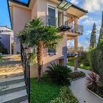 Lux House With Jacuzzy