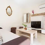 Strandnahe Schoene Ferienwohnung Mit Klima, Wifi