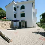 100 Meter Zur Kristallklaren Adria