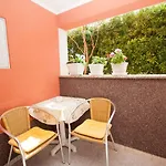 Nur 400 Meter Zum Strand Mit Wifi, Parkplatz, Garten