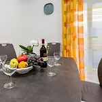 Moderne Ferienwohnung Mit Meerblick, Klima, Wifi