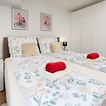 Azureo Apartment With Ocean View