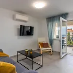 Lovely Apartment In Crikvenica With Wifi