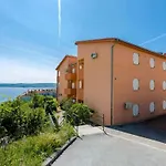 Apartment In Crikvenica 39220
