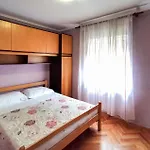 3 Bedroom Nice Apartment In Grizane