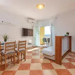 Gorgeous Apartment In Dramalj With House Sea View