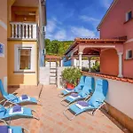 Gorgeous Apartment In Dramalj With House Sea View