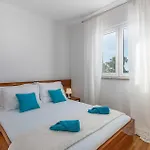 Gorgeous Apartment In Dramalj With Kitchen