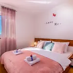 2 Bedroom Stunning Apartment In Crikvenica