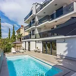 Sandstrandnahe Unterkunft Mit Pool