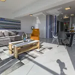 Panoramaussicht Und Whirlpool Im Exklusiven Viertel