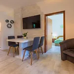 Besondere Villa Mit Pool, 350 Meter Zum Strand