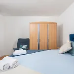 Zarosi Apartment