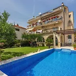 Apartment In Novi Vinodolski 15442