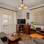 Gorgeous Apartment In Vantacici With Kitchen