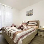 Apartments With A Swimming Pool , Krk - 22249