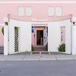 Apartments Lovorka