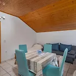 Studio Apartment Iva - Happy Rentals