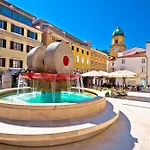 Studio Apartment Iva - Happy Rentals