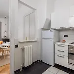 Apartments & Rooms One World