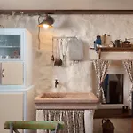 Mondinica Heritage House - Heated Pool
