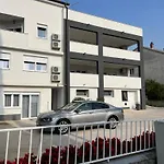Zvjezdana Lux