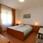 Apartment In Silo/Insel Krk 13440