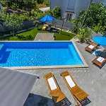 Villa Nina Malinska 150M From The Beach, Swimming Pool