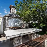 Apartment Karabaic By El-Pi Tours