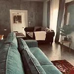 Art House 1800