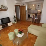 Apartments In Jadranovo 39046