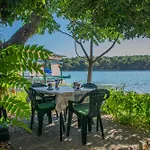 Holiday House Punta Blue & Orange 5M From The Sea, Island Cres