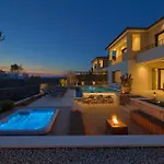 Luxury Villas Lord And Lady