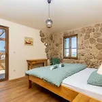 Rustic Villa Bellamare